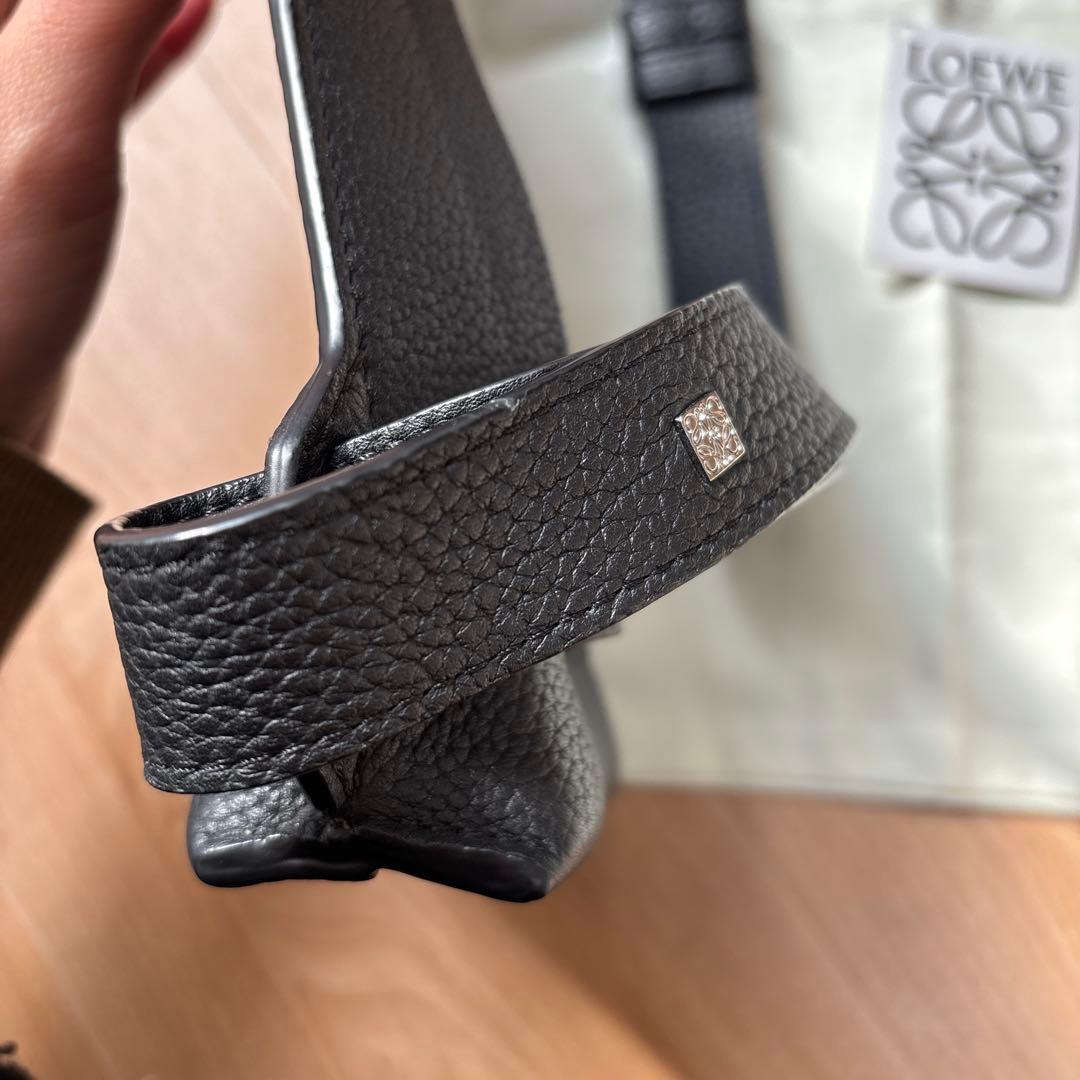 【ロエベ】ブラックレザーショルダーバッグ