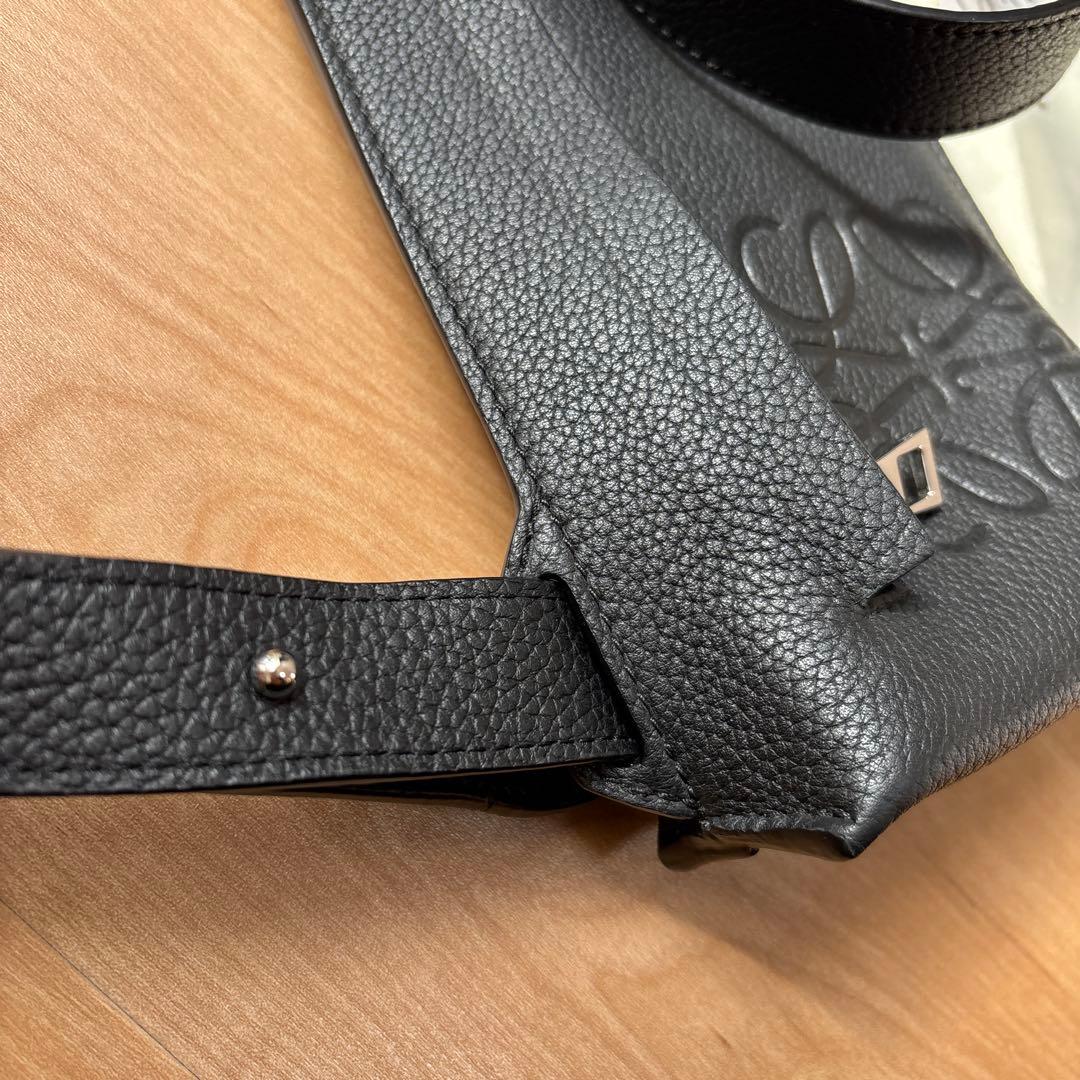 【ロエベ】ブラックレザーショルダーバッグ