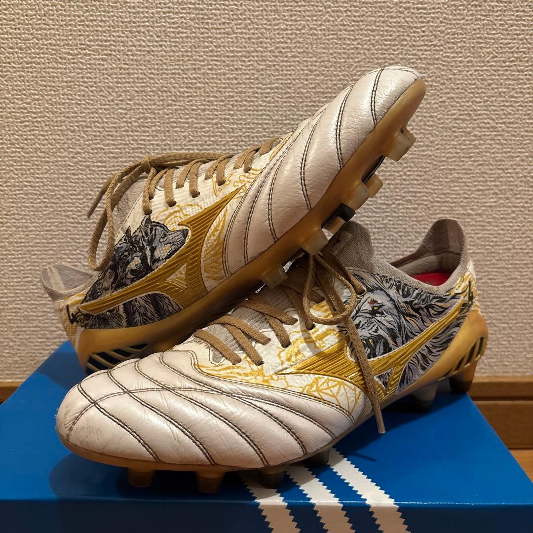 Morelia Neo III βスパイク セルヒオ・ラモスモデル ゴールド