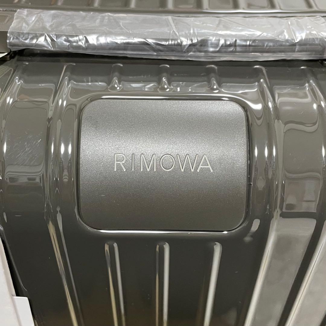 希少✨正規品未使用級リモワ✨Essential 機内持ち込みスーツケース36L