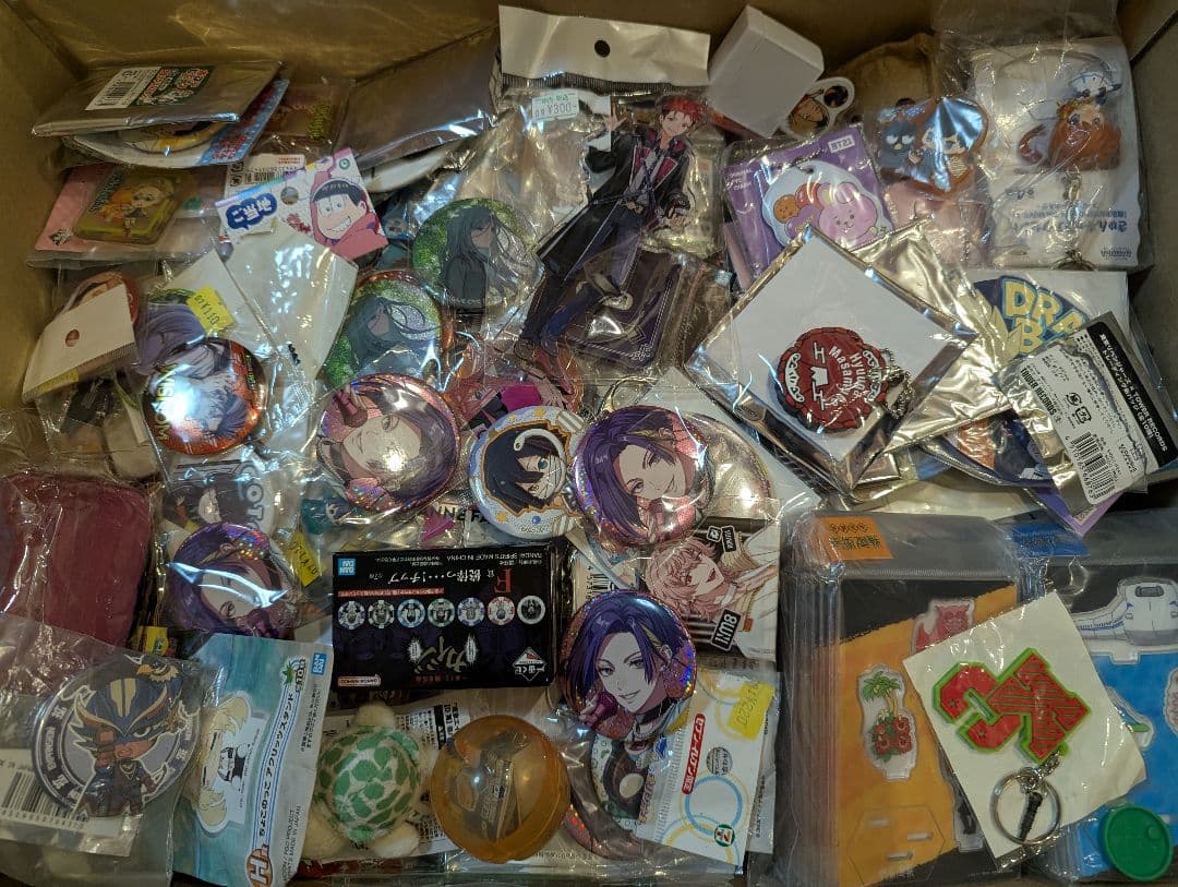 800点以上 ノンジャンル 大量 缶バッジ アクスタ まとめ売り 紙類なし