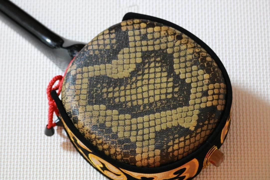 沖縄三線セット（人工皮張り）教本と初心者に必要なお得な付属品　新品未使用品