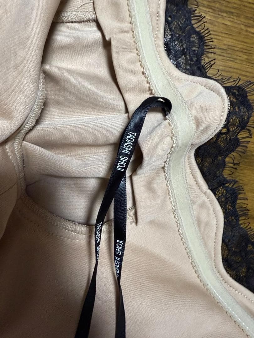 Tadashi shoji オフショルダーレーストップス J024