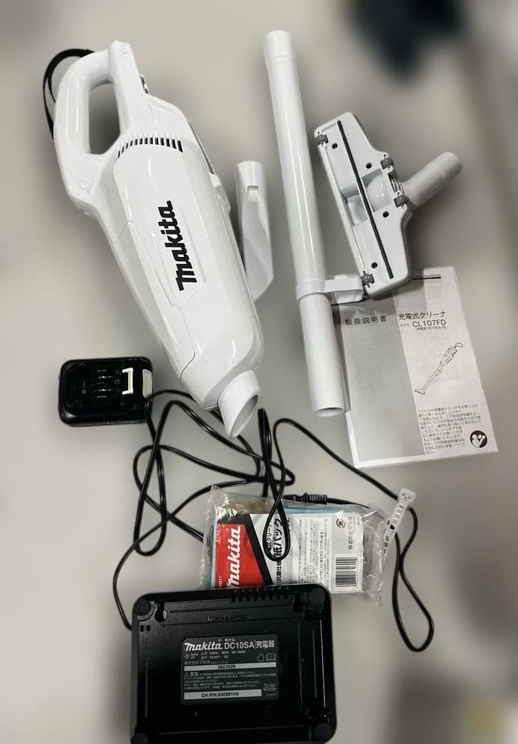 未使用品 マキタ 充電式クリーナ 紙パック仕様 CL107FDSHW