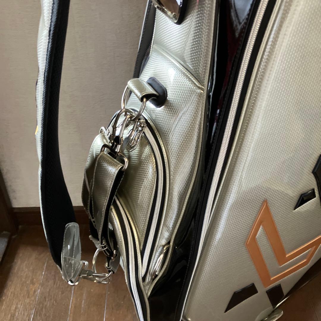 キャディバッグ　XXIO シルバー