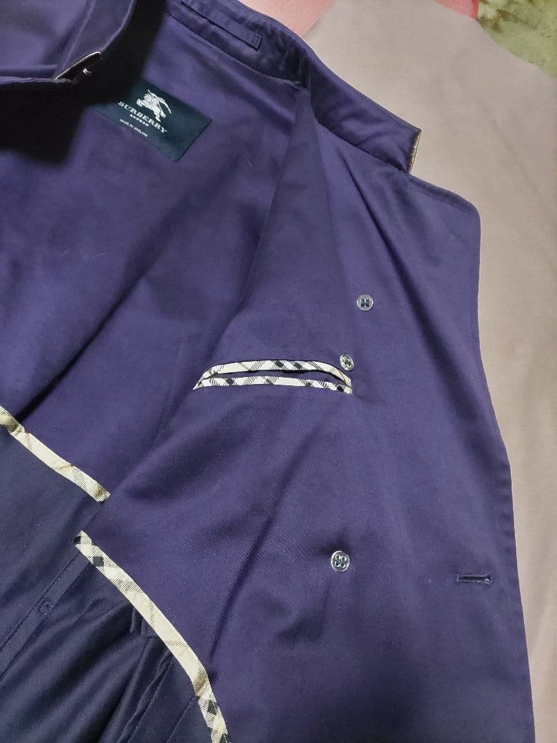 ららば、Burberry バーバリーの濃いパープルトレンチコート