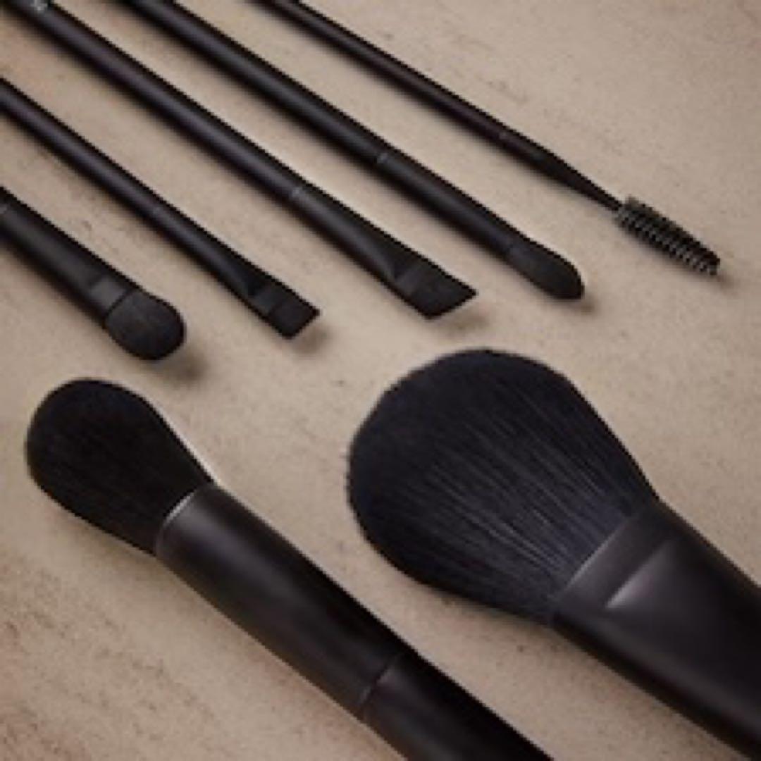 小田切ヒロ SOYO メイクブラシ 7点セット （7本＋ケース付） - メルカリ