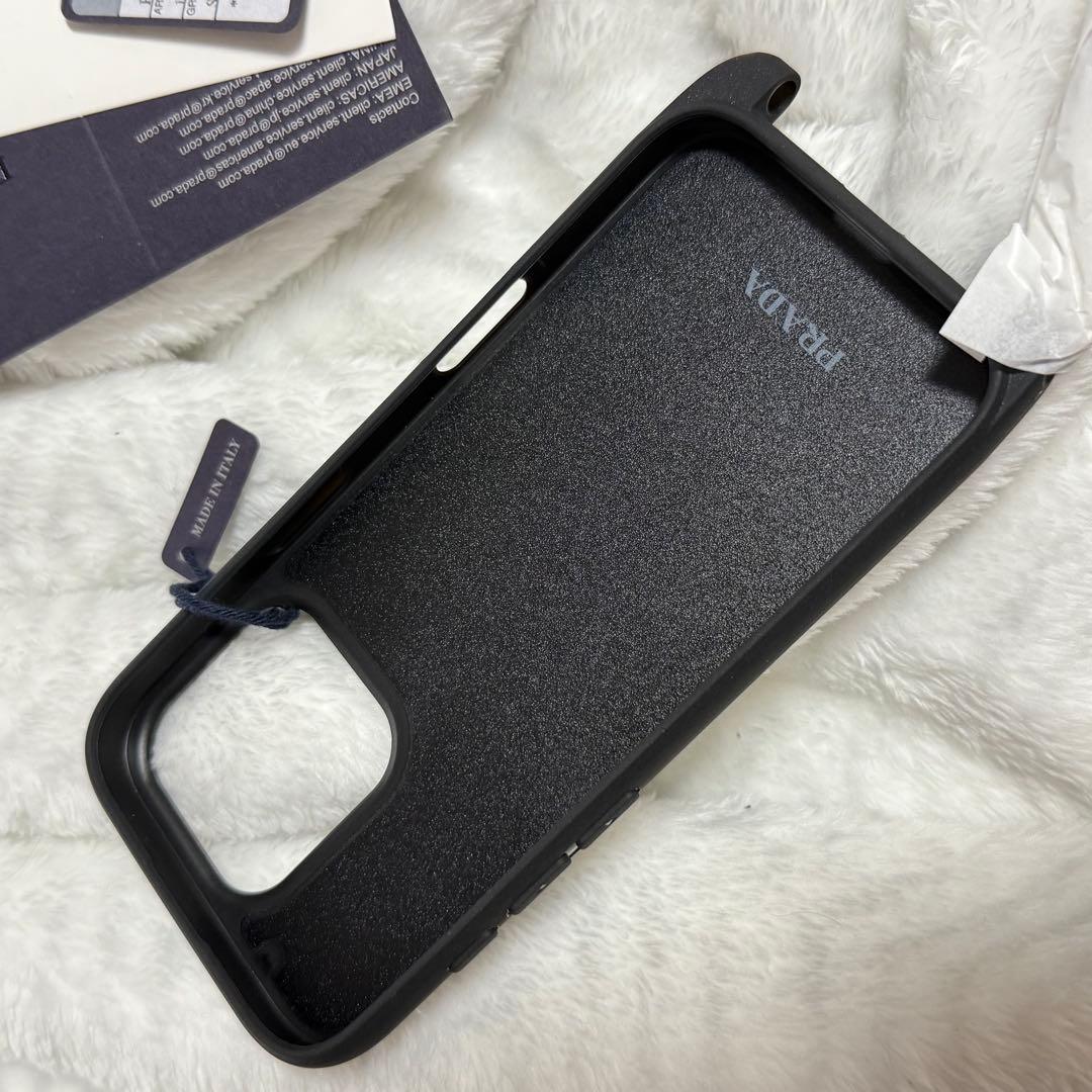 PRADA スタッズ付きレザーiPhone16proケース