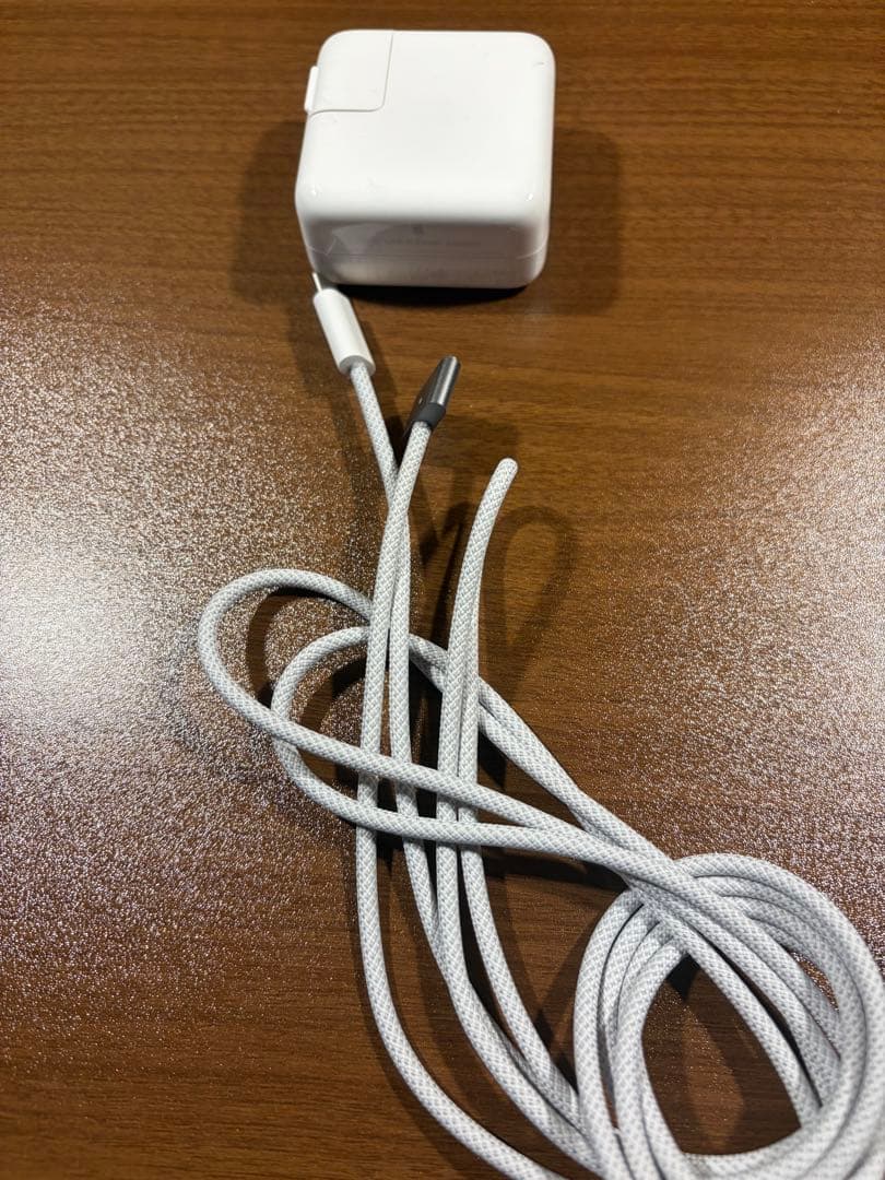 バッテリー100% MacBook air 2022 16gb スペースグレイ