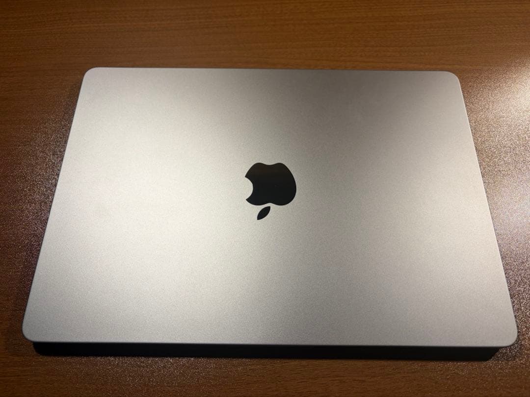 バッテリー100% MacBook air 2022 16gb スペースグレイ