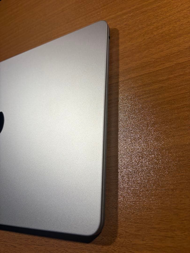 バッテリー100% MacBook air 2022 16gb スペースグレイ