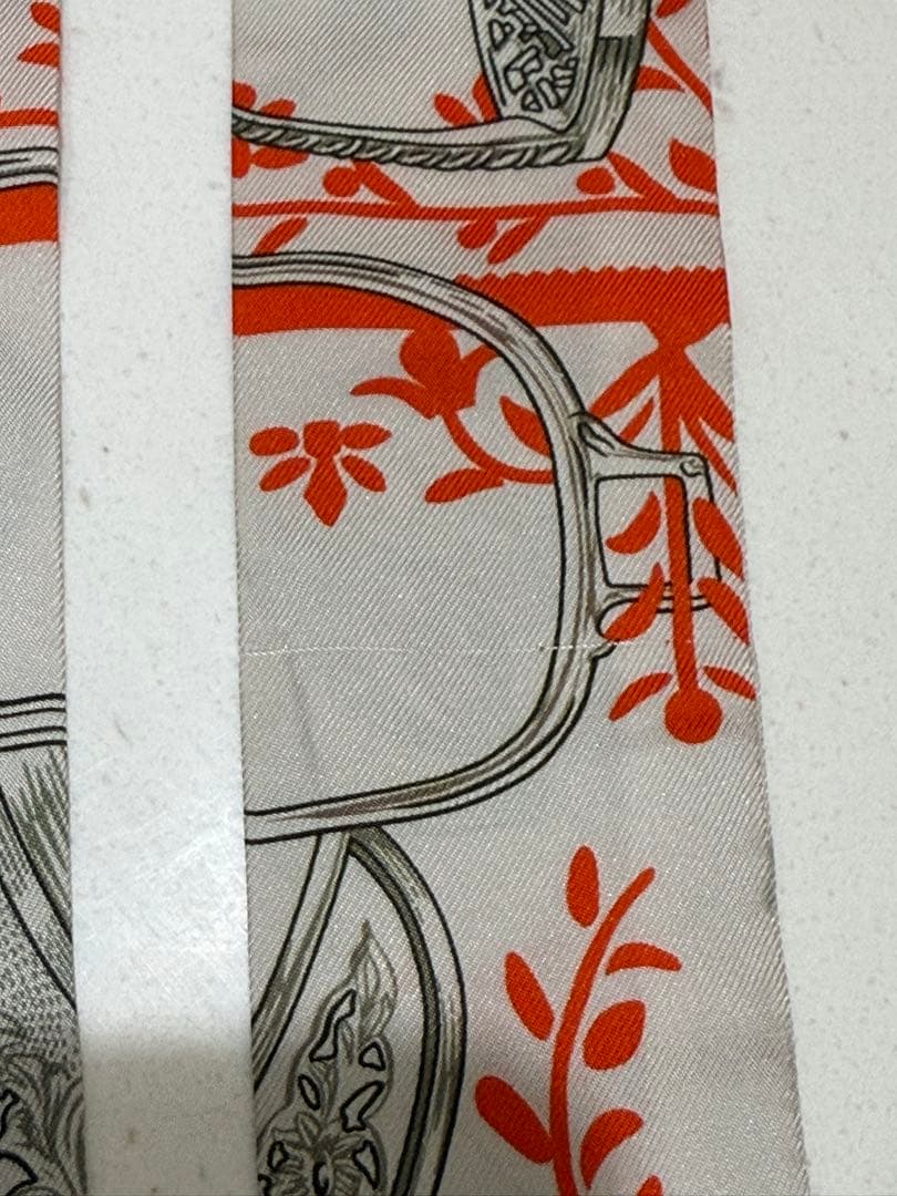 エルメス　ツイリー　鎧・リミックス　白地にオレンジ