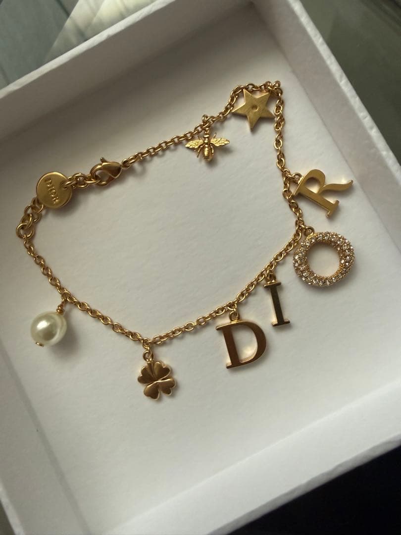 Dior ゴールドブレスレット チャーム付き