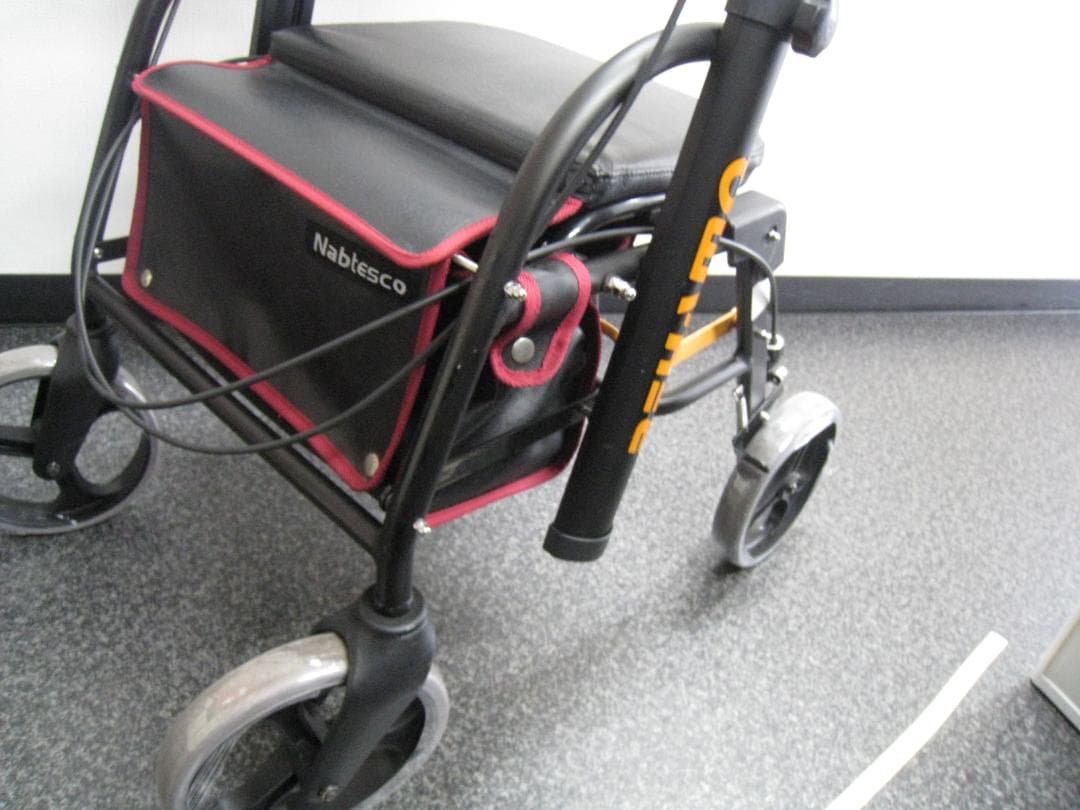 【送料無料】前腕支持型歩行車 REHAMO(リハモ) ナブテスコ ②