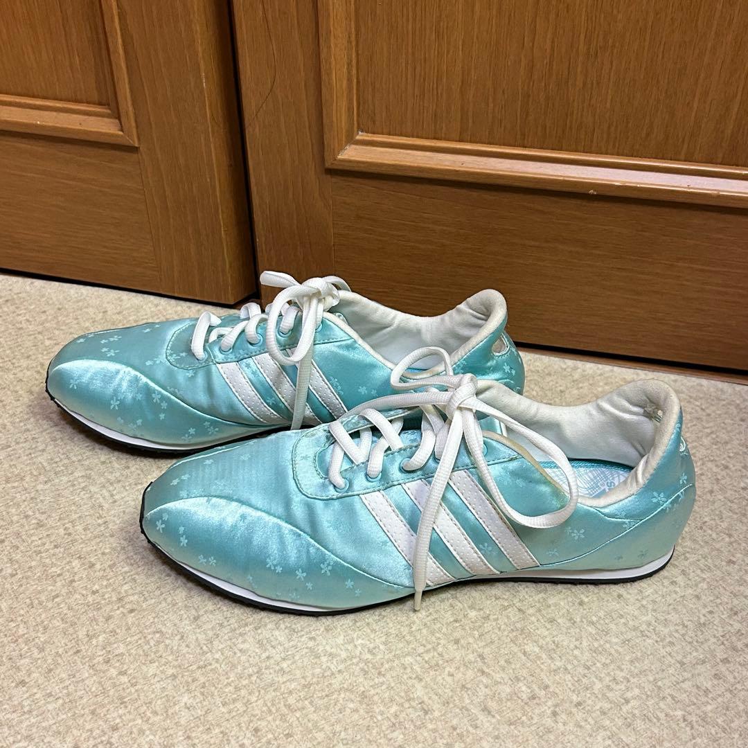 アディダススニーカー　24.5cm ブルー　サクラ柄