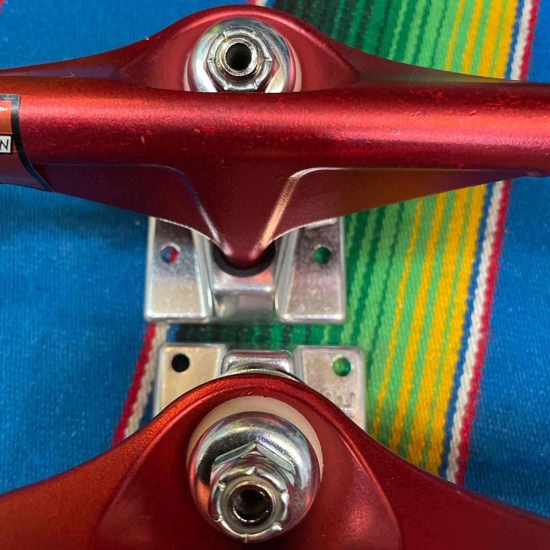 ベンチャー　V-Hollow レッド スケートボードトラック5.2HI