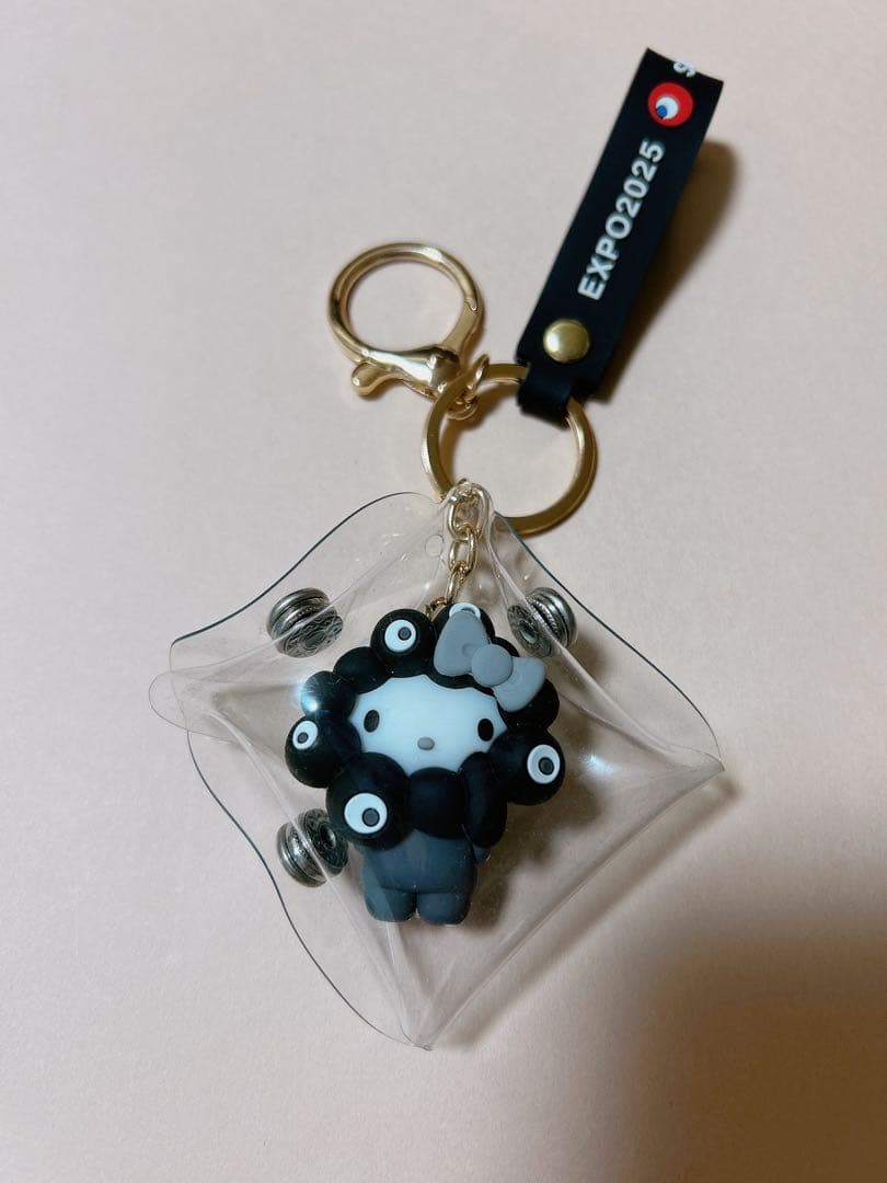 万博 黒ミャクミャク サンリオ キティ なりきり立体キーホルダー