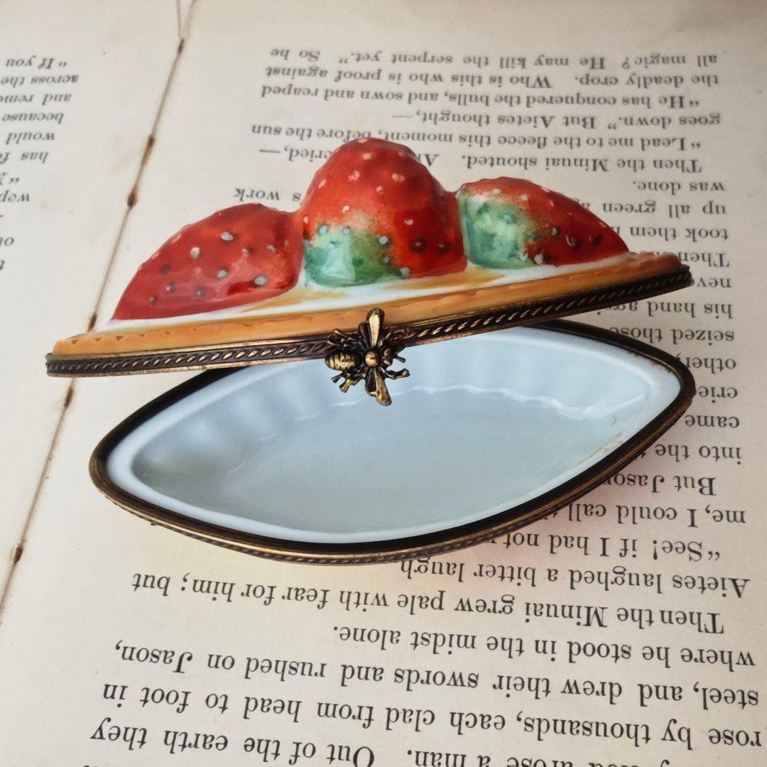 リモージュボックス　いちごのタルト　ミニチュア　ボンボニエール　フランス製　苺