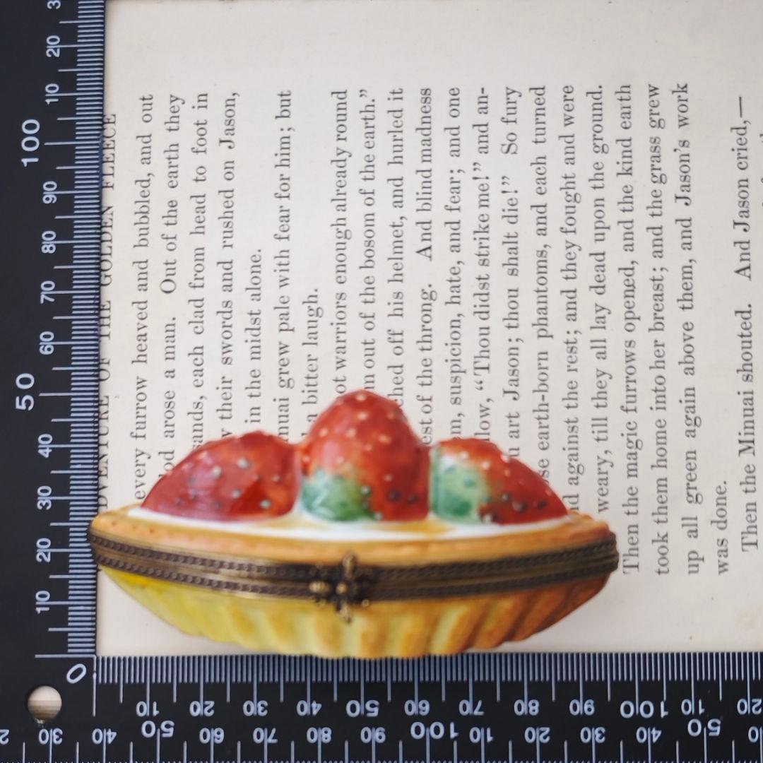 リモージュボックス　いちごのタルト　ミニチュア　ボンボニエール　フランス製　苺