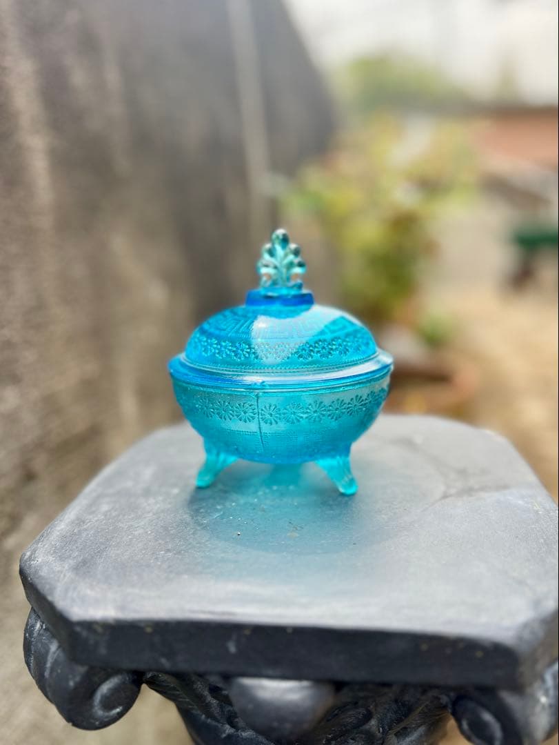 型ガラス蓋物 菓子器 キャンディポット ボンボニエール ウランガラス