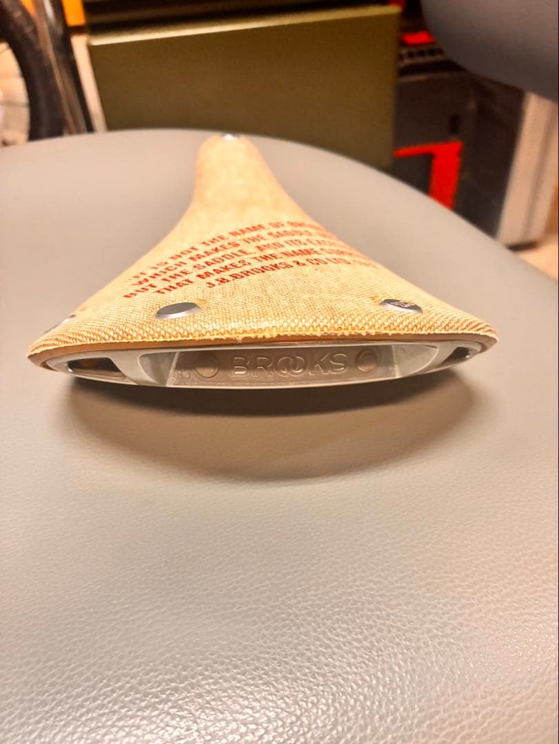 ブルックスBROOKS カンビウムC17