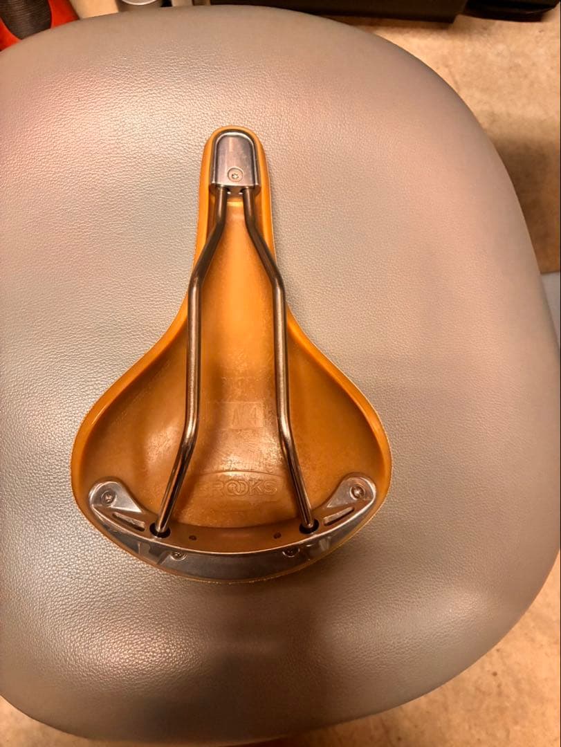 ブルックスBROOKS カンビウムC17