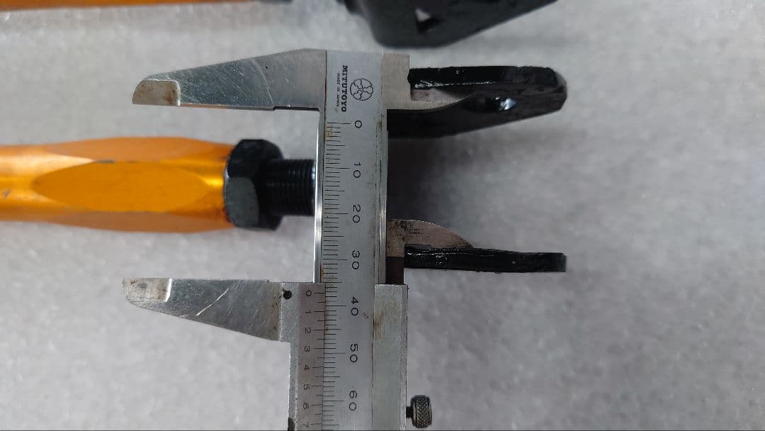 15マジェスタ リアテンションロッド 固着なし