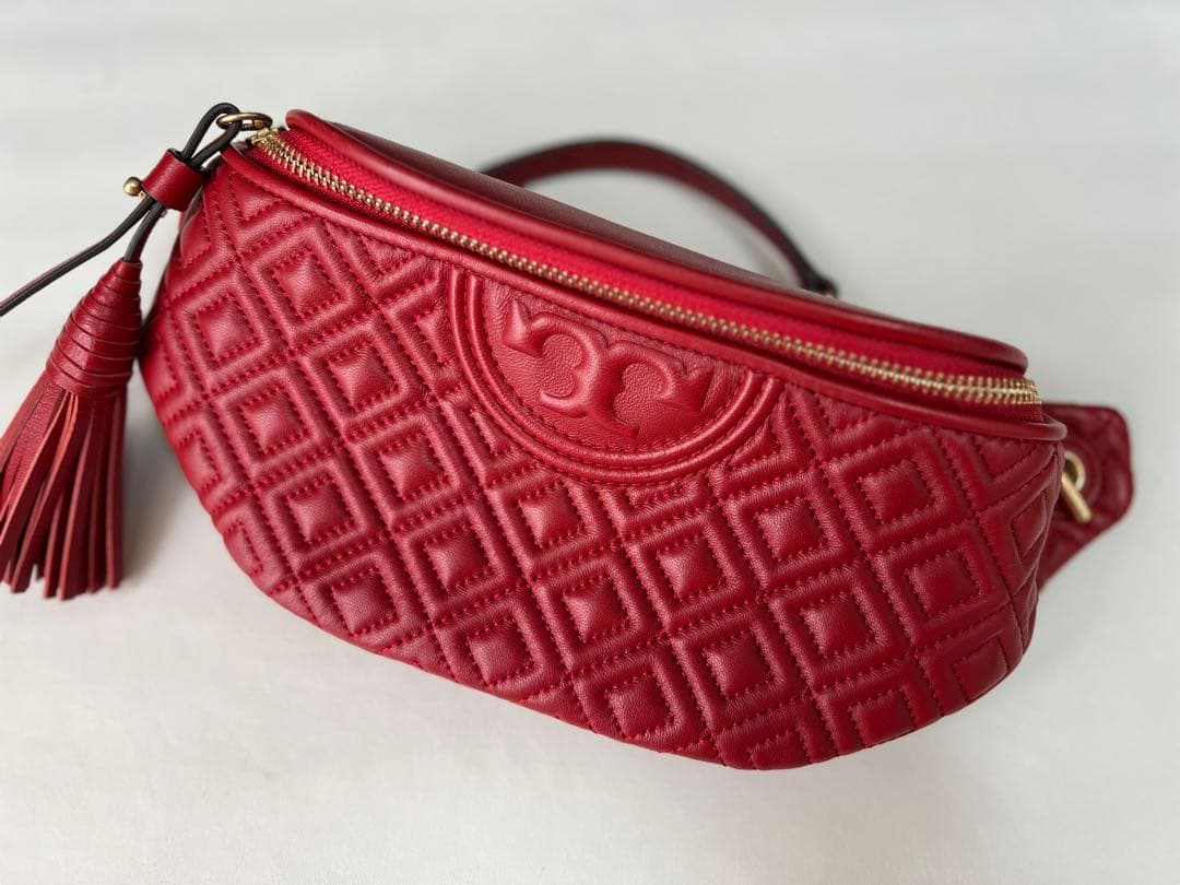 Tory Burch トリーバーチ レッドレザーキルティングボディバッグ