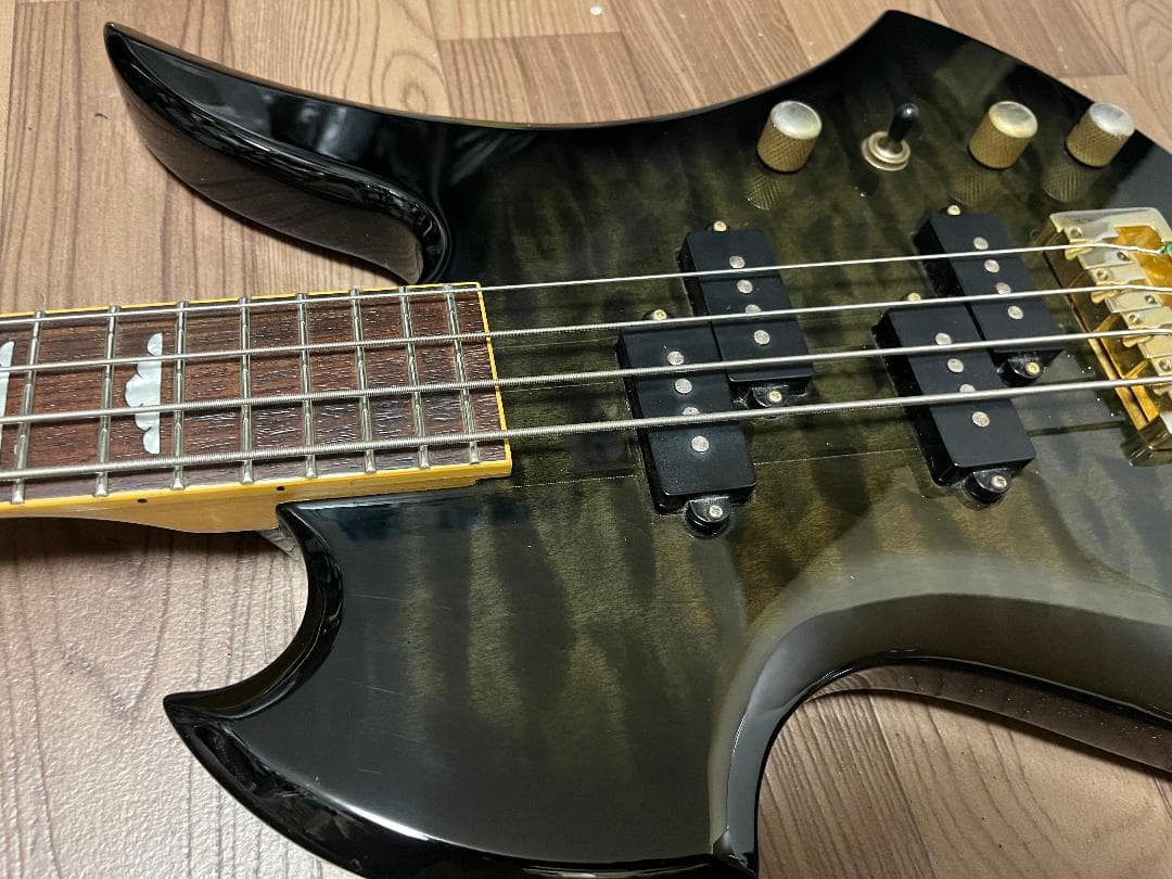 B.C.Rich モッキンバードベース　シースルーブラックサンバースト