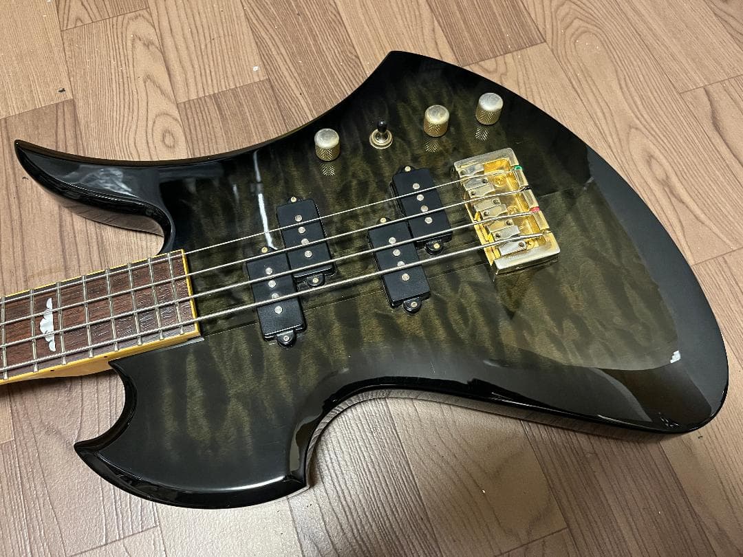 B.C.Rich モッキンバードベース　シースルーブラックサンバースト