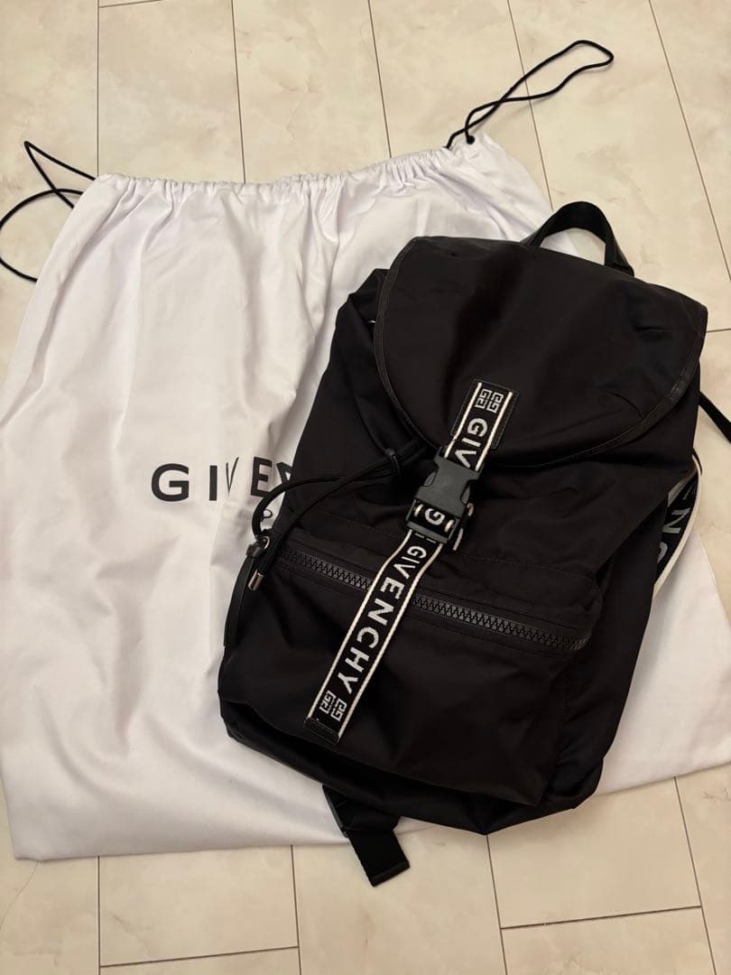NOESADA 0508 様　GIVENCHY ブラック バックパック　数回使用