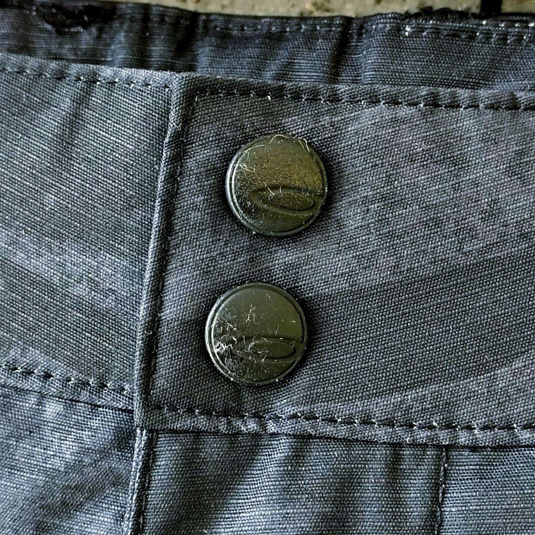 ♠ああ【オークリー】✨新品未使用　スノボードパンツ　ネイビーカモフラージュ