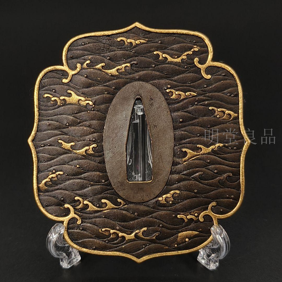 XG77　日本刀装具　刀鍔　海浪の図　銅地　細工　絵金銀　刀剣美術　武道具