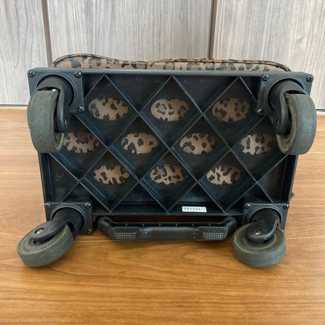 SWANY スワニー 座れるキャリーバッグ ヒョウ柄 レオパード柄 座面付き