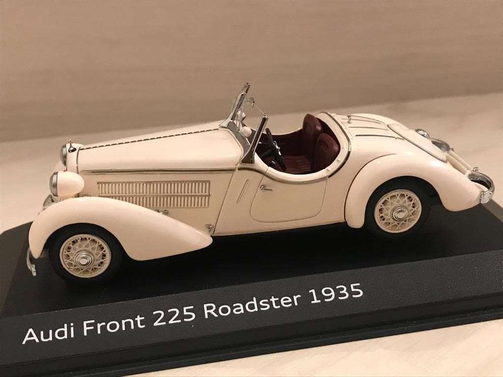 ミニカー Audi Front 225 Roadster 1935 Creme White