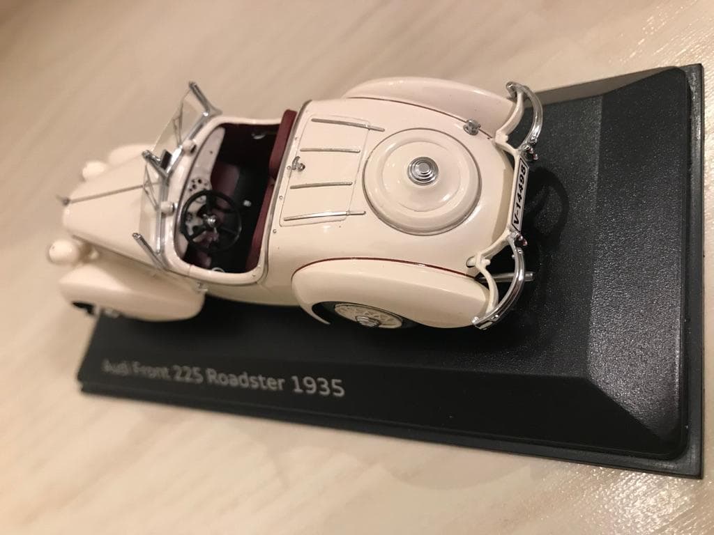 ミニカー Audi Front 225 Roadster 1935 Creme White