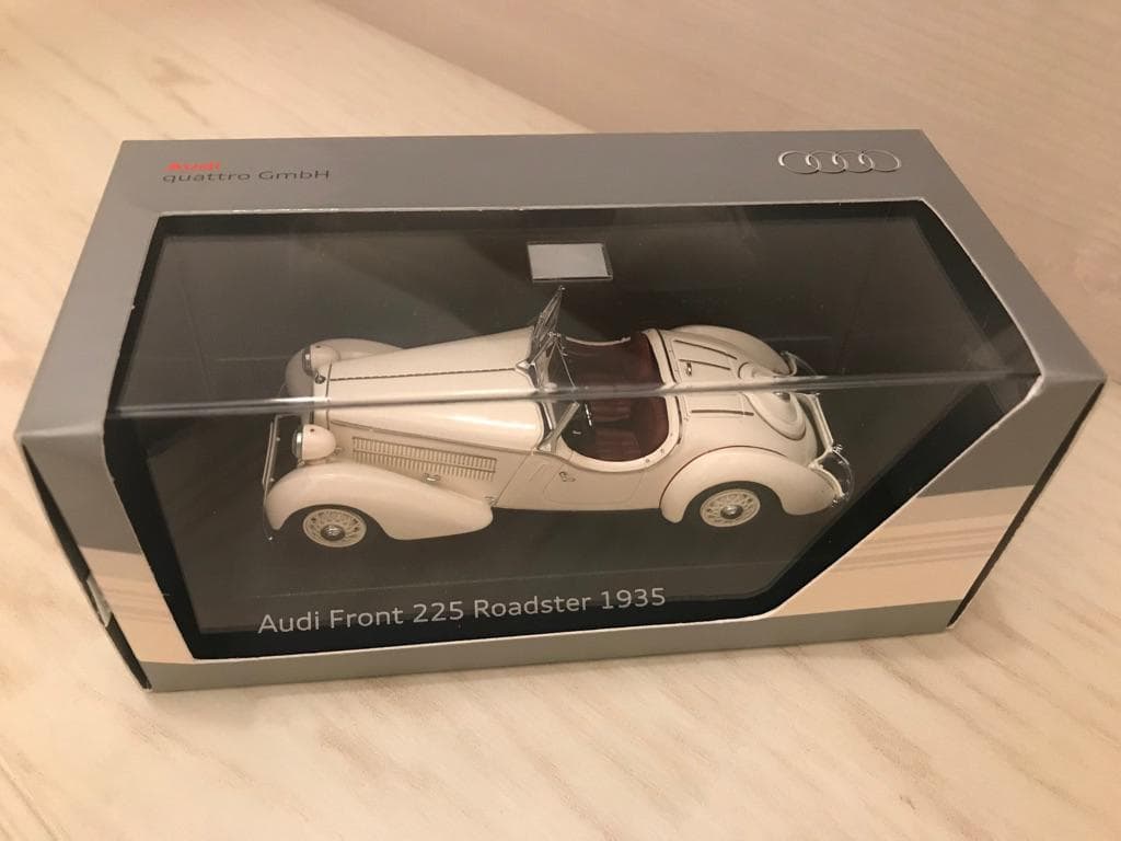 ミニカー Audi Front 225 Roadster 1935 Creme White
