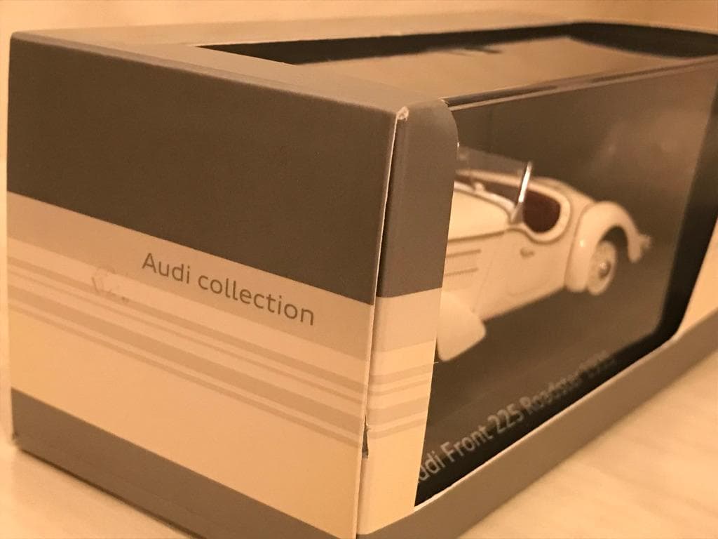ミニカー Audi Front 225 Roadster 1935 Creme White