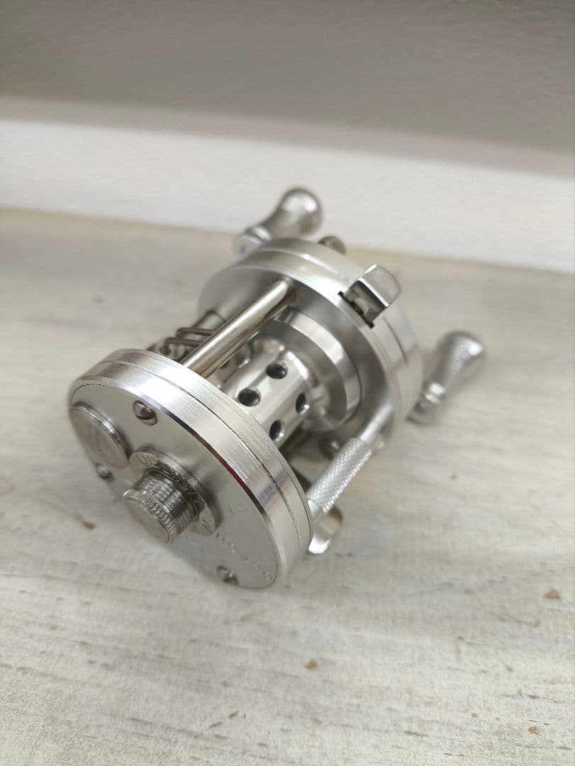 これ以下は無理です 五十鈴リール BC420SSS VINTAGE 右ハンドルの通販