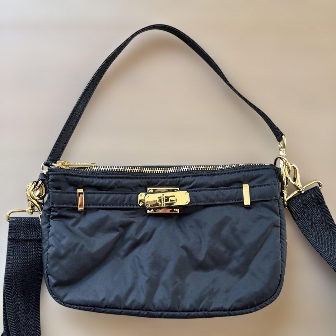 シータ パランティカ　ドゥーズィエムクラス　ナイロンボディバッグ ゴールド金具