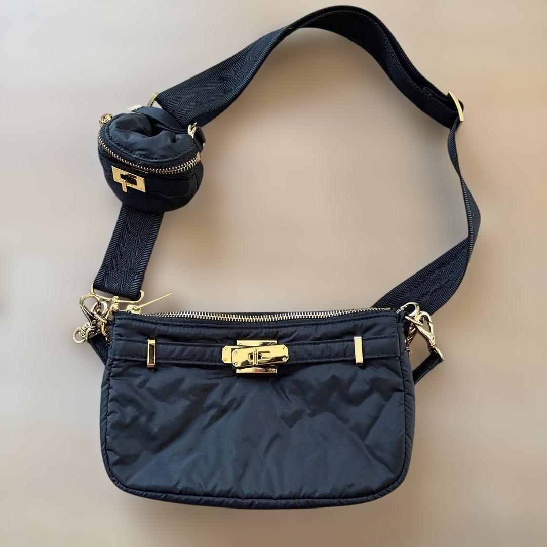 シータ パランティカ　ドゥーズィエムクラス　ナイロンボディバッグ ゴールド金具