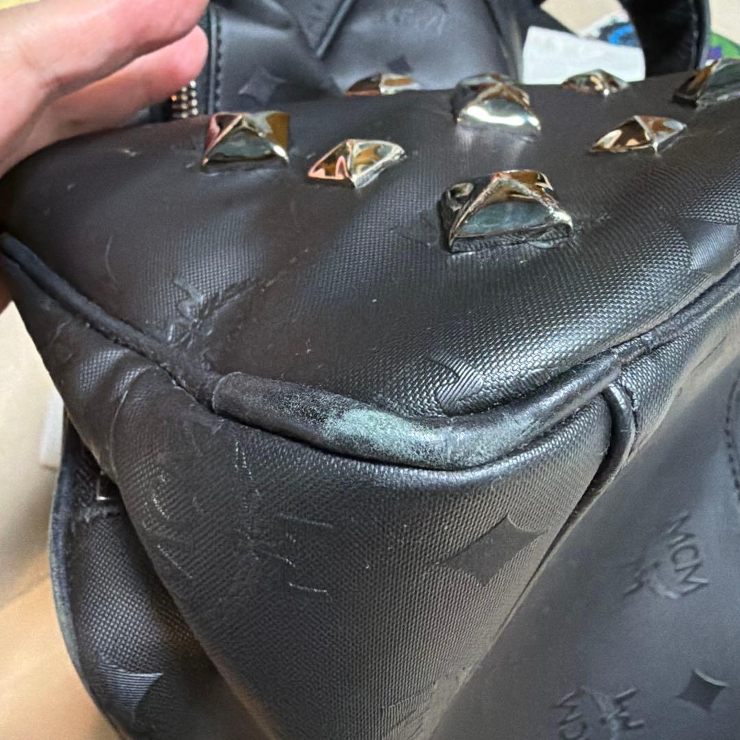 MCM スタッズ付きブラックリュック　本物ギャランティーカードあり