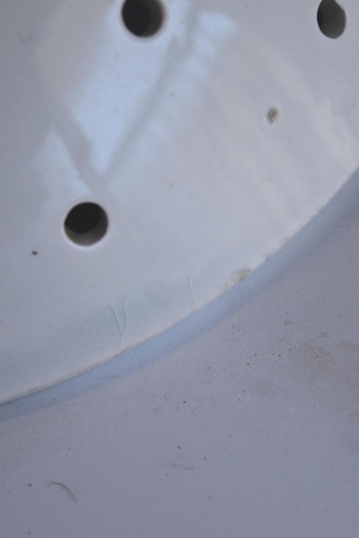 サルグミンヌ窯　白釉　水切り皿　艶があります　フランスアンティーク