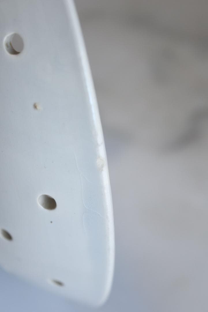 サルグミンヌ窯　白釉　水切り皿　艶があります　フランスアンティーク