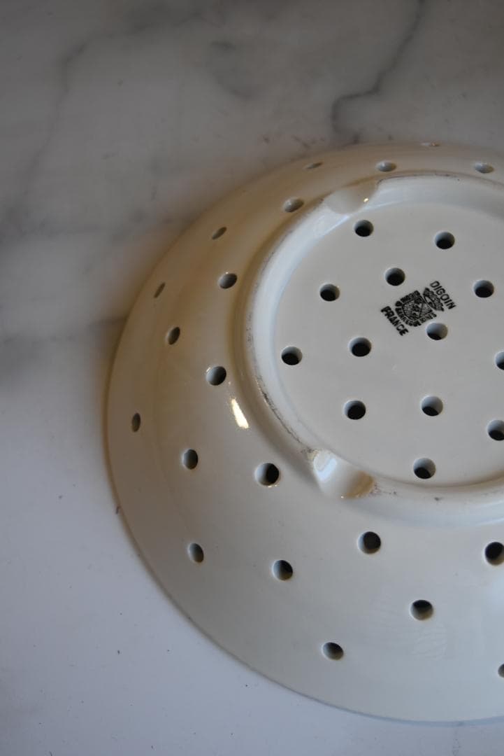 サルグミンヌ窯　白釉　水切り皿　艶があります　フランスアンティーク