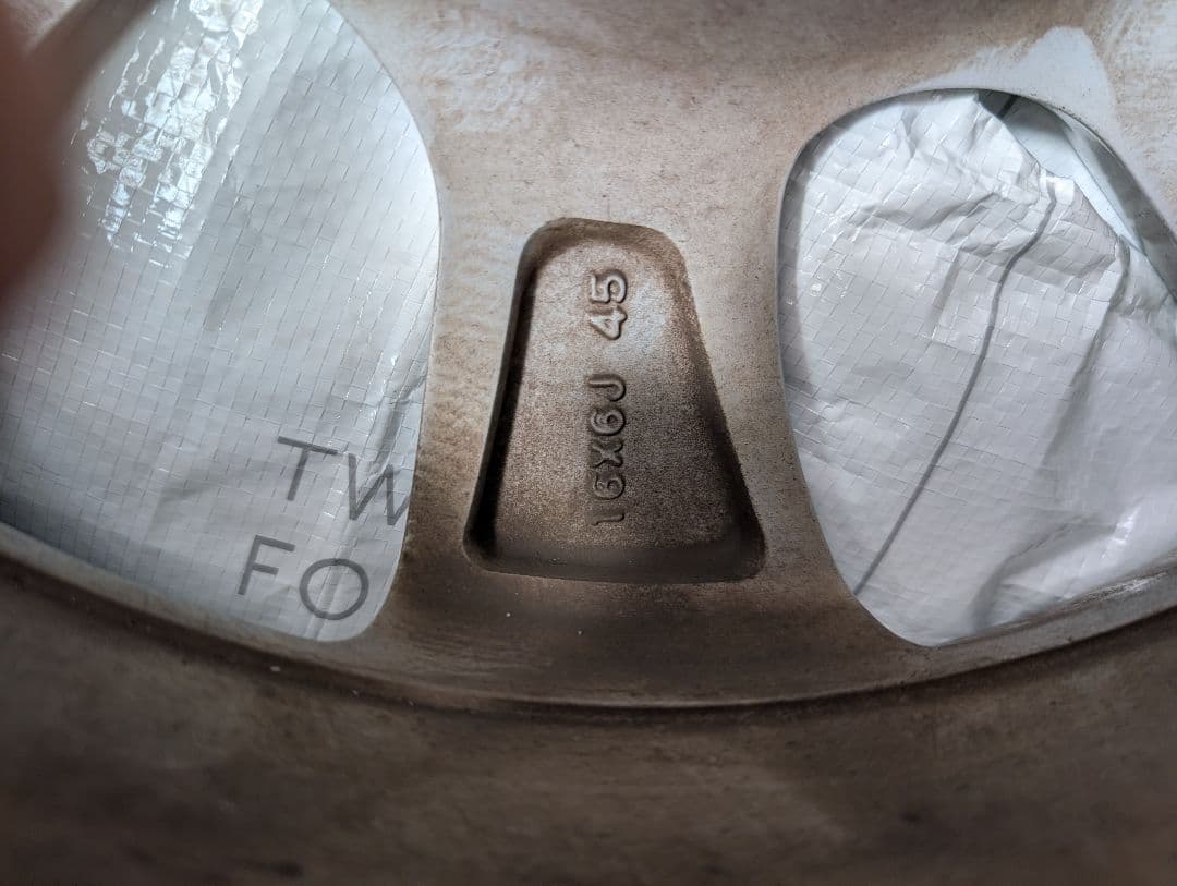 彩鯉！60/16スタッドレスタイヤ1本④ナット付き