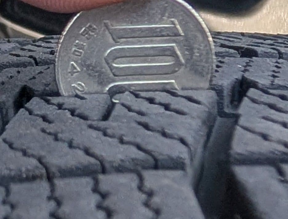 彩鯉！60/16スタッドレスタイヤ1本④ナット付き