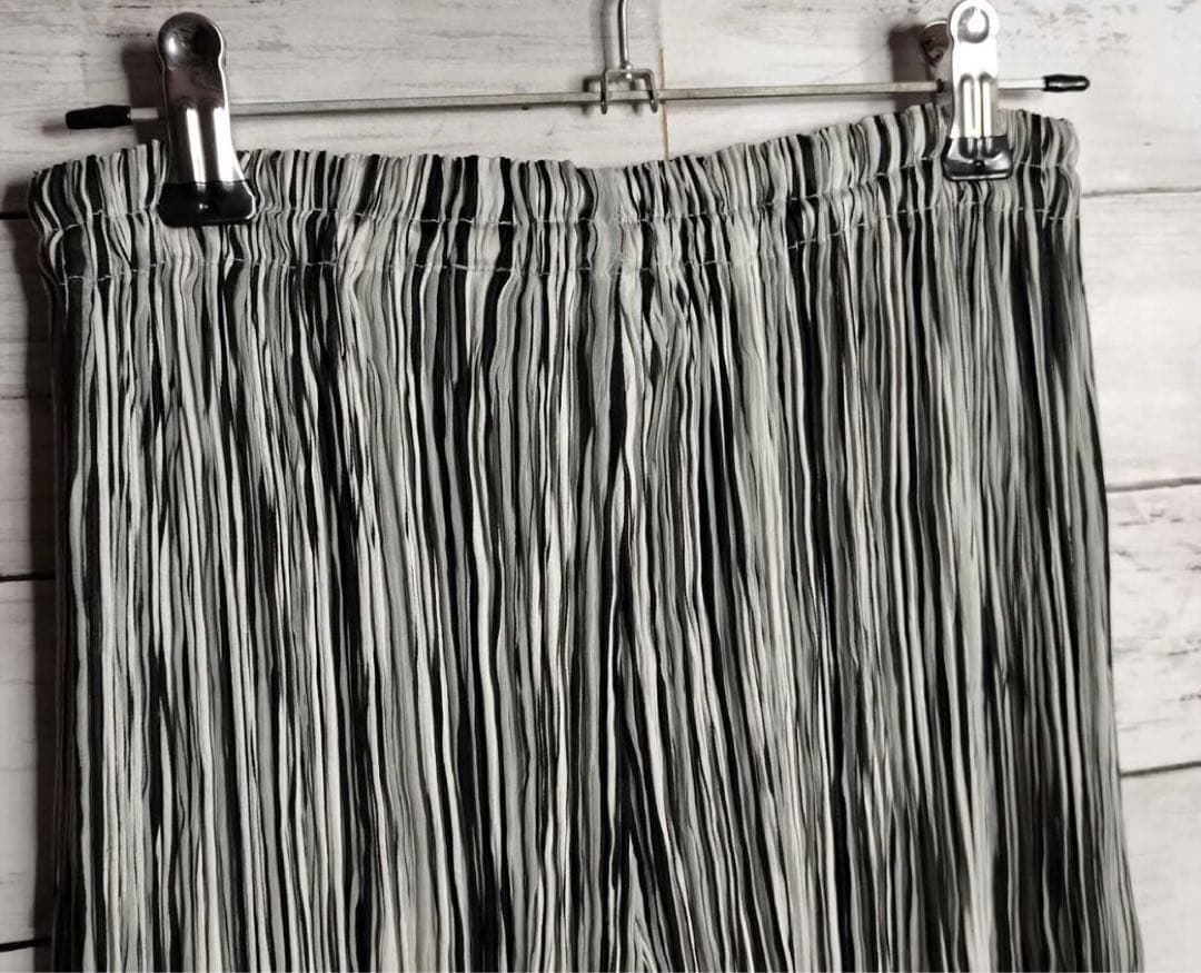 【極美品】プリーツプリーズ イッセイミヤケ ストレート 捻れプリーツパンツ