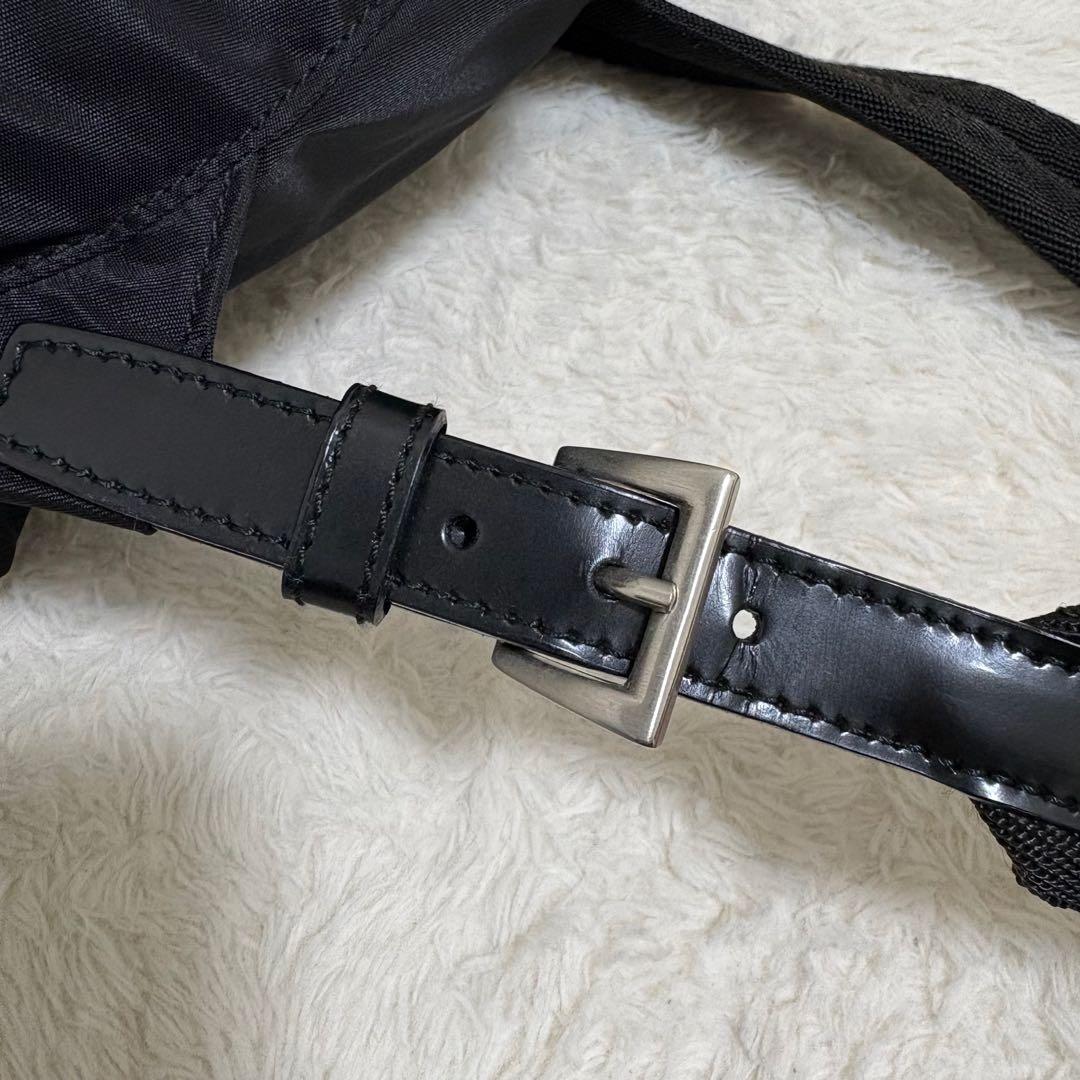 美品　プラダ リュック　バックパック　三角　ナイロン　レザー　黒　白タグ
