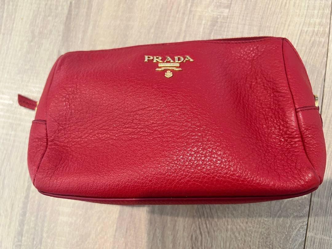 新品・未使用　PRADA レッド レザー ポーチ